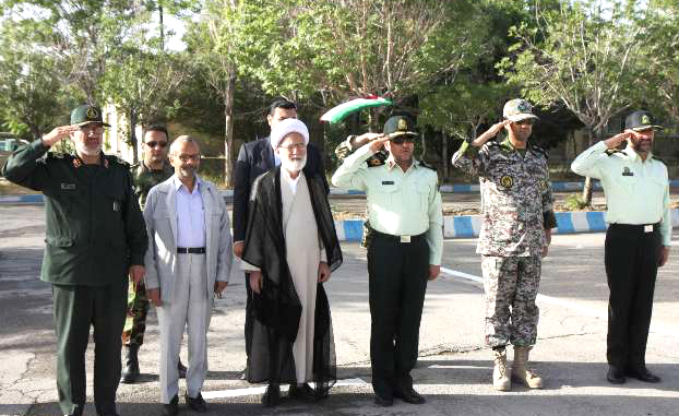 مراسم صبحگاه مشترک نيروهاي مسلح استان مرکزي که در پادگان امام علي(ع) اراک