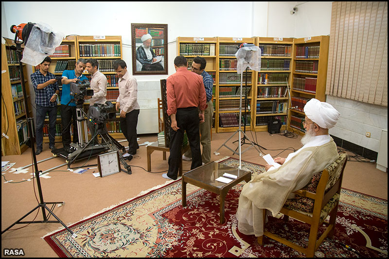 Ayatollah Makarem records TV show for Ramadan nights