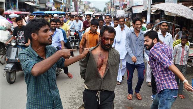 Muslim man beaten by Hindu extremists