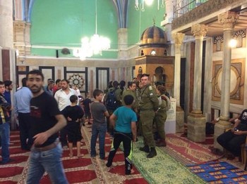 Israeli forces break into Ibrahimi Mosque in al-Khalil