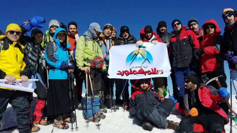 صعود فرهنگي طلبه کوهنورد به قله آرارات