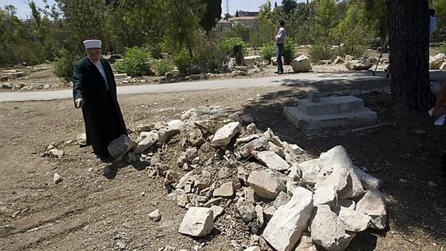 destruction of graves at Ma’manillah cemetery in East al-Quds
