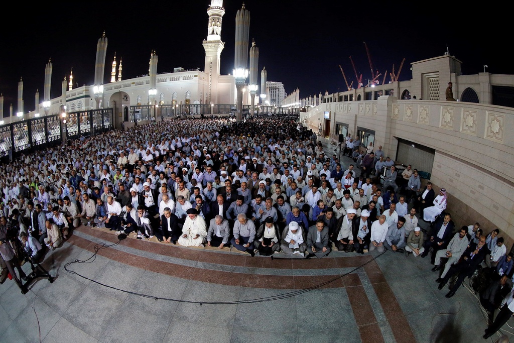 دعاي پرفيض كميل در مدينه