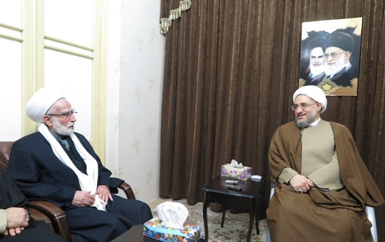 Iran’s Ayatollah Araki meets top Lebanese cleric