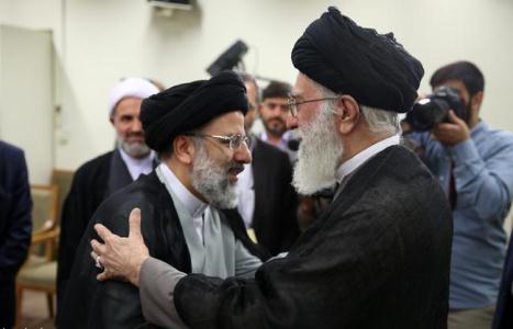 انتصاب حجت الاسلام رئيسي با حکم رهبر انقلاب به توليت آستان قدس