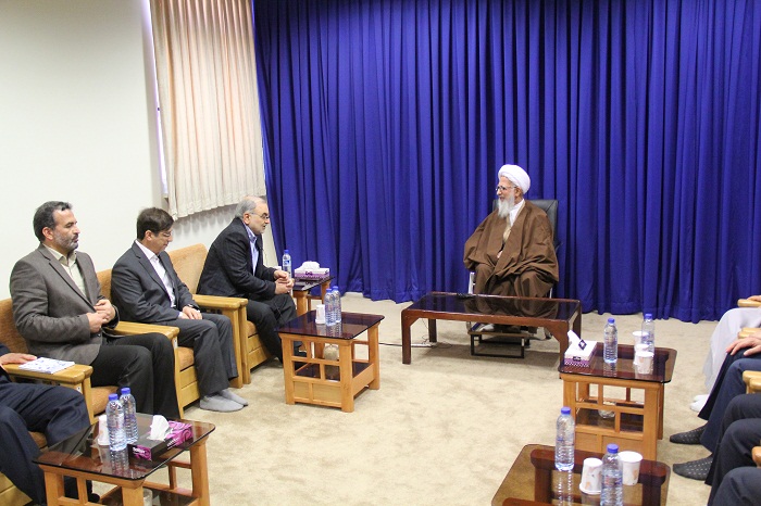 Ayatollah Javadi-Amoli in a meeting with officials of Qom city and province