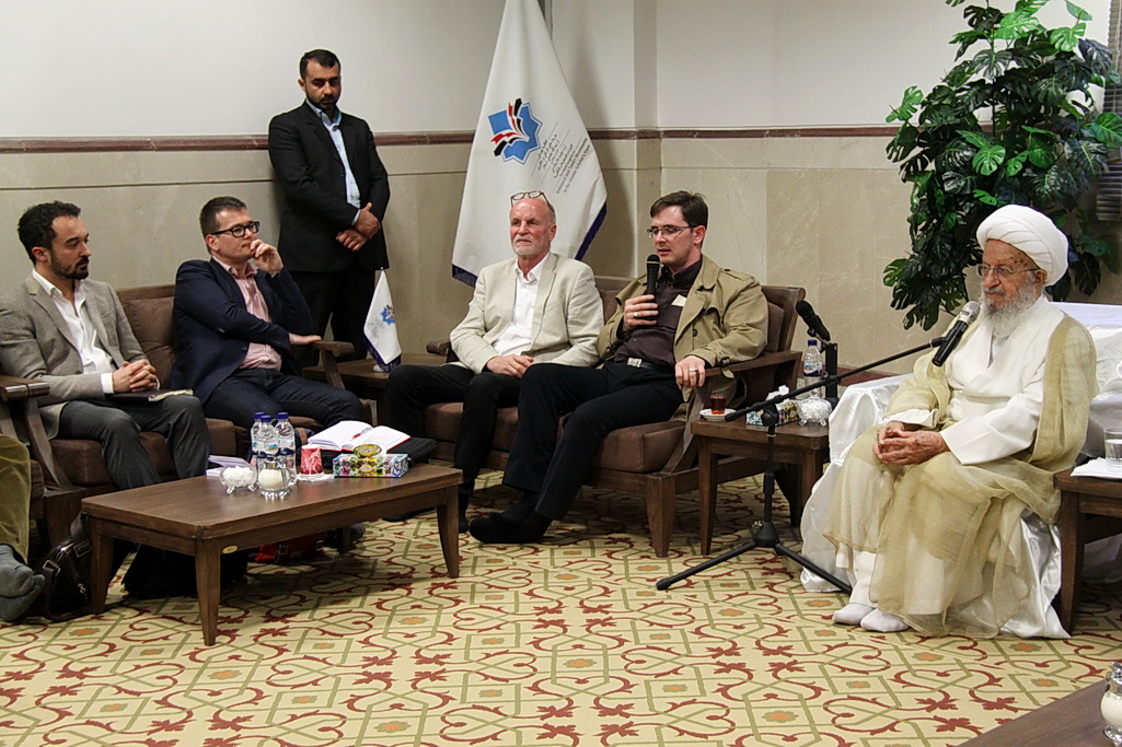 Ayatollah Makarem-Shirazi meets with French researchers