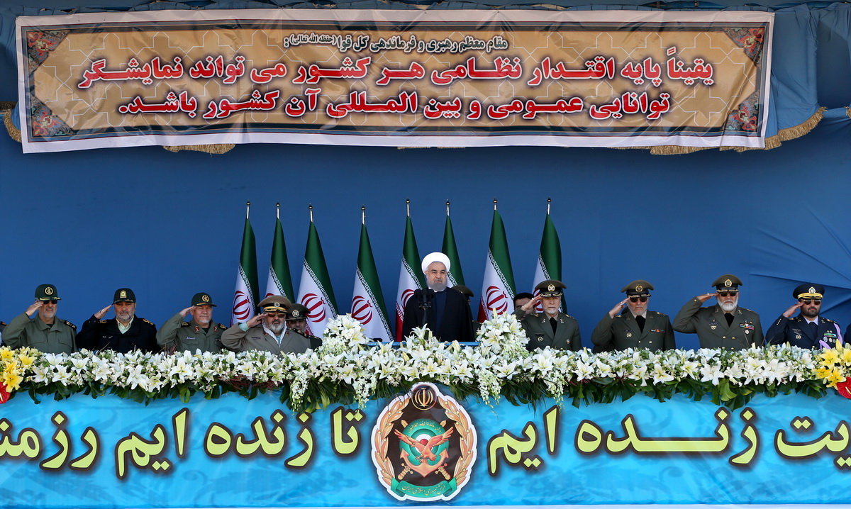 روحاني در رژه ارتش