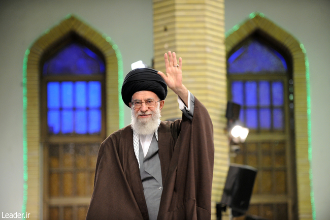 Ayatollah Khamenei receives thousands of Iranian labourers.