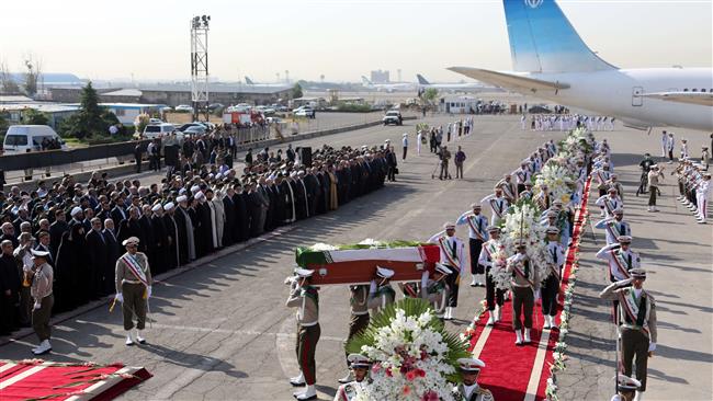 The Iranian honor guard carries the caskets of Iranian pilgrims, killed in a crush at the annual Hajj, during a repatriation ceremony upon their arrival on October ۳, ۲۰۱۵ at Tehran