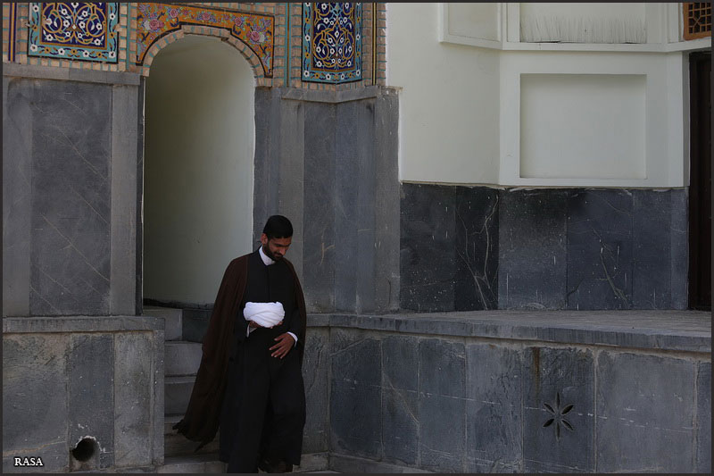  عمامه گذاری طلاب دانشگاه علوم اسلامی رضوی به دست آیت الله علم الهدی در مشهد