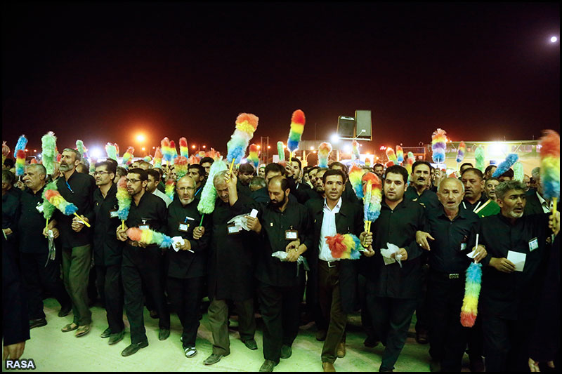 شکرگزاری خادمان مسجد مقدس جمکران در شام نیمه شعبان