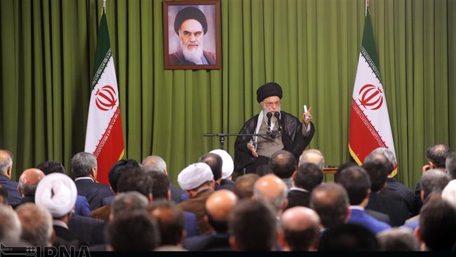 Ayatollah Khamenei addresses a group of MPs during a meeting in Tehran, June ۵, ۲۰۱۶