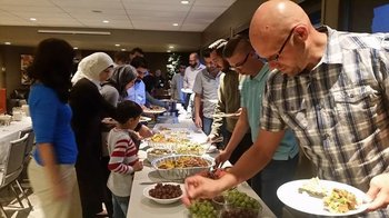 Canadian Church Hosts Interfaith Ramadan Event to Make Syrian Refugees Feel at Home