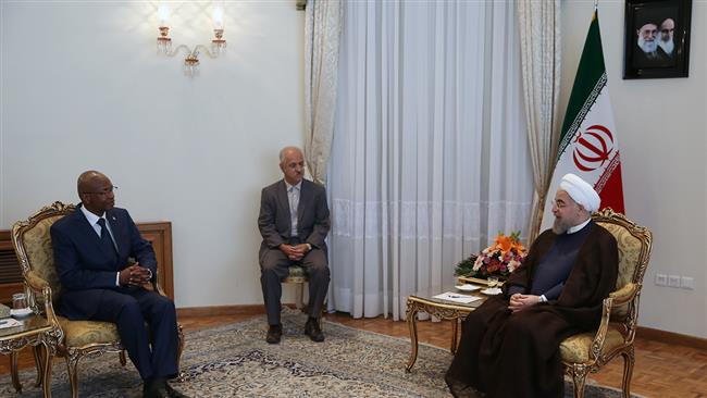 Iranian President Hassan Rouhani (R) and Burundian Minister of External Relations and International Cooperation Alain Aime Nyamitwe meet in Tehran on August 16, 2016.
