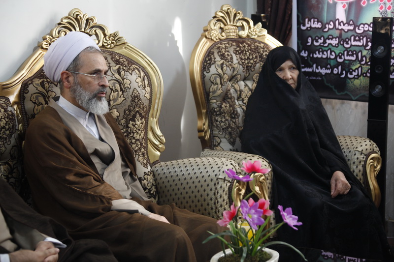 Ayatollah Arafi visits the family of Iranian martyr “Uncle Rajab”