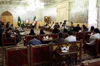 Hujjat al-Islam Raeisi meets with French students in Mashhad