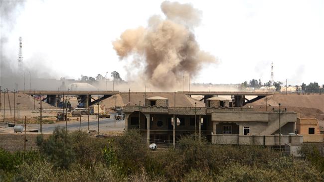 Smoke rises from clashes between Iraqi security forces and Daesh terrorists in Qayyarah, Iraq