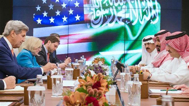 US Secretary of State John Kerry (L) meeting with Saudi Arabia