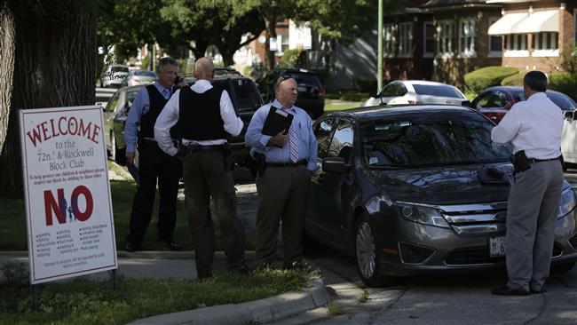 Chicago Police detectives investigate a fatal shooting where a man was shot in the head on August 31, 2016 in Chicago, Illinois