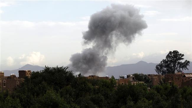 A picture taken on August 30, 2016, shows smoke billowing from buildings following an airstrike by Saudi forces in the Yemeni capital, Sana’a. ©AFP