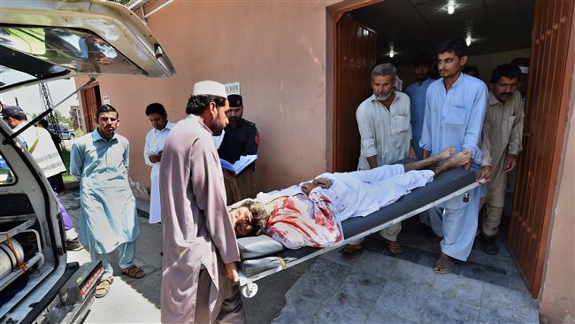 Pakistani volunteers transport an injured blast victim at a hospital following a bomb attack at a district court in Mardan on September 2, 2016. (Photo by AFP)
