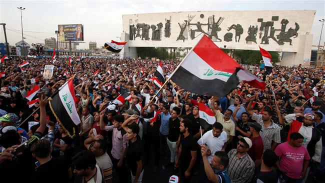 The supporters of prominent Iraqi cleric Moqtada al-Sadr gather and chant slogans during a protest against corruption at Tahrir (Liberation) Square in Baghdad, Iraq, September 16, 2016. (Photo by Reuters)