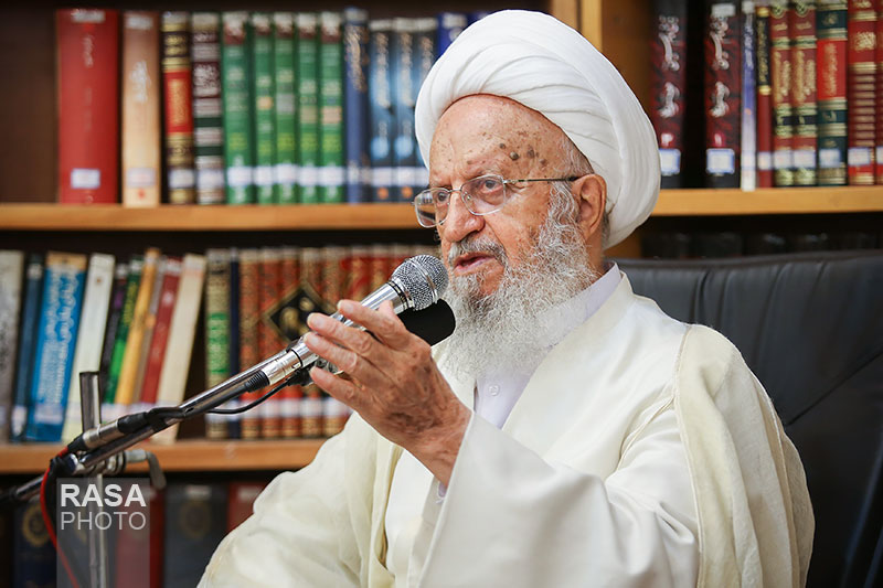 Poets meet with Ayatollah Makarem-Shirazi