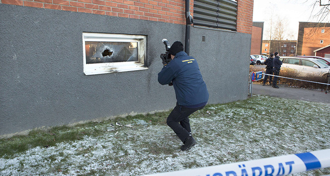 A police officer investigates a suspected arson attack after a fire in a mosque in the southern Swedish town of Eslov on December 29, 2014 (AFP Photo)
