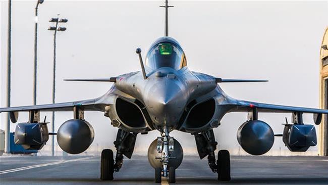 This picture taken on February 1, 2016 by the French Defense Audiovisual Communication and Production Unit (ECPAD) shows a Rafale fighter jet taxiing on an undisclosed base purportedly used for raids against Daesh. (Photo by AFP)
