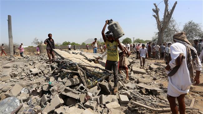 Saudi airstrikes hit a house (rubble seen in the picture), killing a family in the western province of Houdieda on October 7, 2016. (Photo by AFP)
