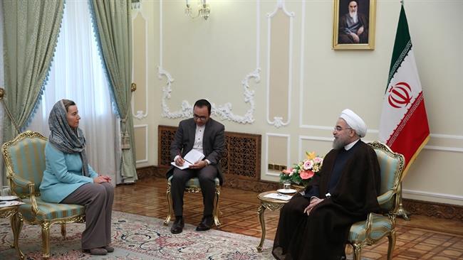 Iranian President Hassan Rouhani (R) meets EU foreign policy chief Federica Mogherini in Tehran, October 29, 2016. (Photo by president.ir)
