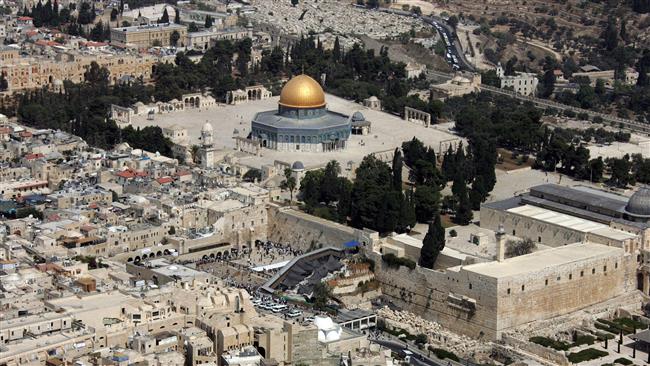 This picture taken on October 02, 2007 shows an aerial view of the Dome of the Rock (L) in the compound known to Muslims as al-Haram al-Sharif (Noble Sanctuary) in Jerusalem al-Quds