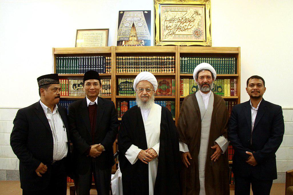 Ayatollah Makarem-Shirazi and Indonesian delegation 