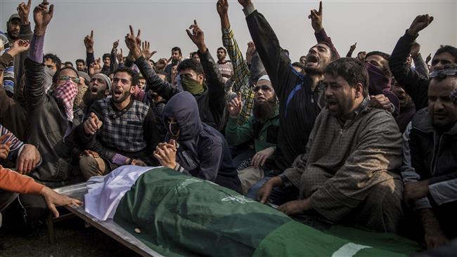 Mourners shout pro-independence slogans near the body of Qaiser Sofi, draped in a Pakistani flag, during his funeral procession in Srinagar, Indian-controlled Kashmir, November 5, 2016. (Photo by AP)
