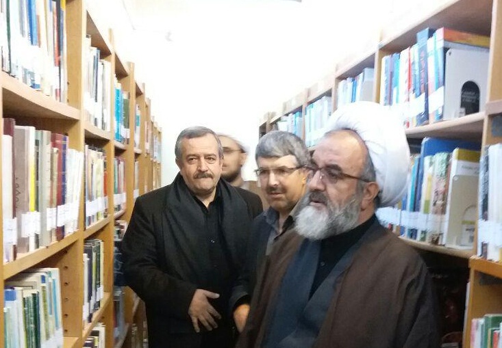 بازدید از کتابخانه