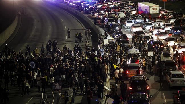 Anti-Trump protesters flood the 101 Freeway in Los Angeles on Thursday. (Photo by The Los Angeles Times)
