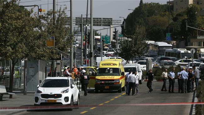 Israeli forces cordon off the site of an alleged shooting attack near Israeli police headquarters in Jerusalem al-Quds, October 9, 2016. (Photo by AFP)
