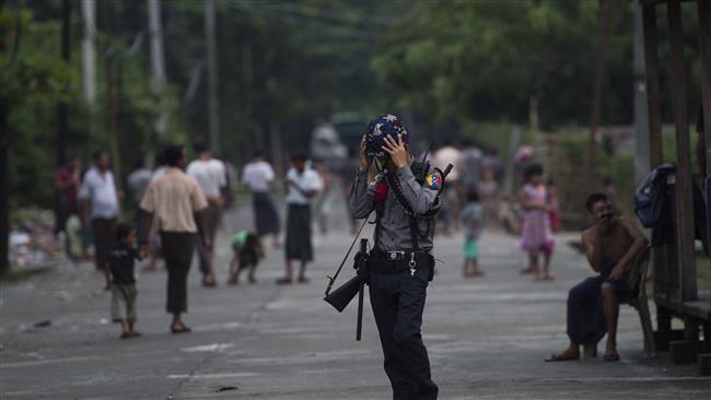 A Myanmar police officer stands guard at the Aung Mingalar ward, a confinement area for the persecuted Rohingya Muslim minority in Sittwe, the capital of Rakhine state, October 13, 2016. (Photo by AFP)
