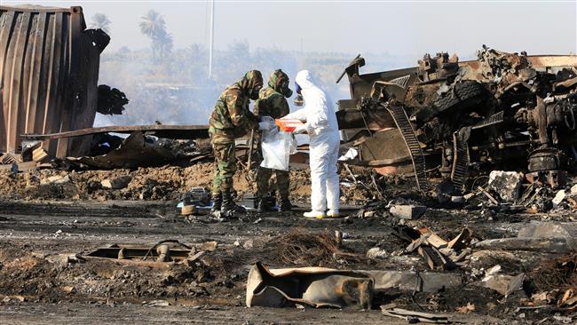 Chemical experts inspect the site of a terrorist bomb attack, at a petrol station in the city of al-Hilla, south of the Iraqi capital of Baghdad, on November 25, 2016. (Photo by Reuters)
