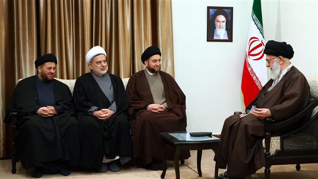 Leader of the Islamic Revolution Ayatollah Seyyed Ali Khamenei (R) receives Ammar Hakim, the head of the National Iraqi Alliance (NIA) (3rd L), in Tehran on December 11, 2016. (Photo by khamenei.ir)

