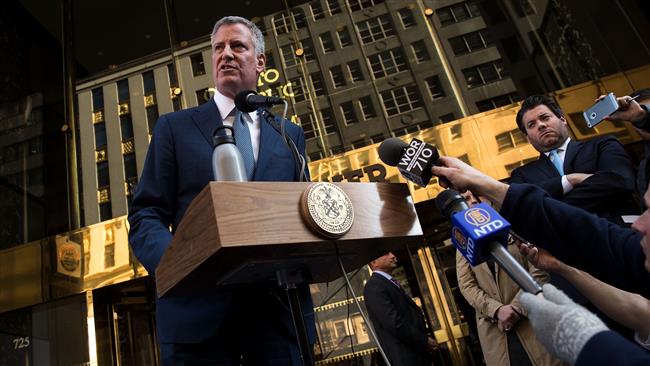 New York City Mayor Bill de Blasio speaks to the press in front of Trump Tower after his meeting with President-elect Donald Trump, November 16, 2016 in New York City. (Getty Images)
