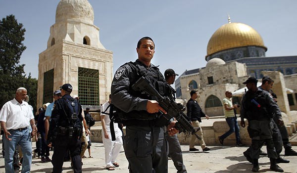 Israeli soldier in al-Aqsa Mosque