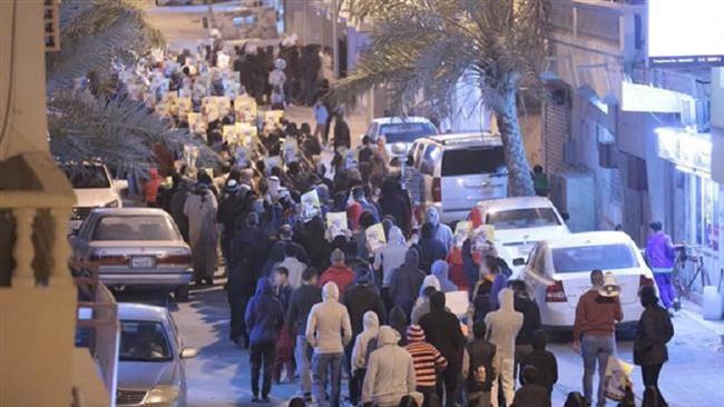 Bahrainis rally in support of Shia cleric Sheikh Isa Qassim in his native village of Diraz near the capital, Manama, on January 6, 2017.
