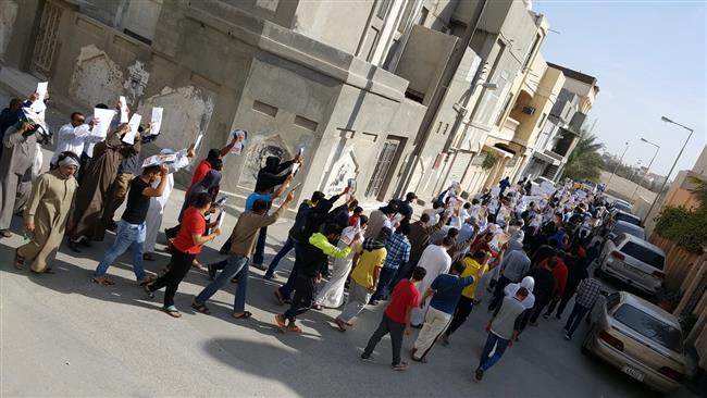 Bahrainis protest the death sentences handed down to three fellow citizens in the village of Abu Saiba 