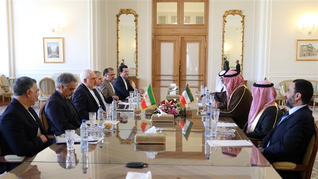 Iranian Foreign Minister Mohammad Javad Zarif (3rdL) attends a meeting with Kuwaiti Foreign Minister Sheikh Sabah al-Khalid al-Hamad al-Sabah (3rdR) in Tehran on January 25, 2017.