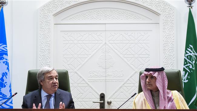 UN Secretary General Antonio Guterres (L) speaks alongside Saudi Foreign Minister Adel al-Jubei during a press conference in Riyadh on February 12, 2017. (Photo by AFP)
