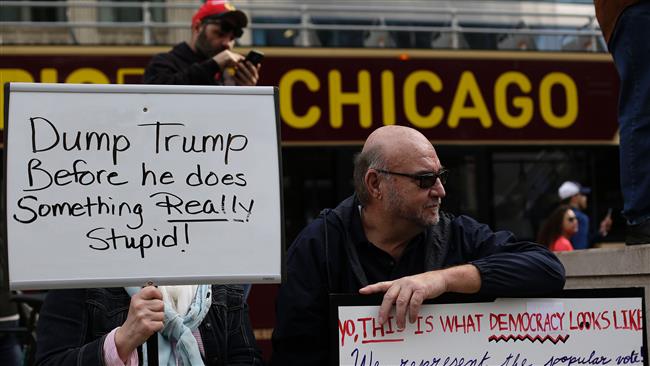 Demonstrators protest US President Donald Trump outside Trump International Hotel & Tower during the President Day holiday on February 20, 2017 in Chicago, Illinois. (Photo by AFP)
