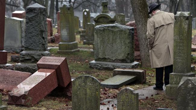 A man looks at vandalized tombstones at Chesed Shel Emeth Cemetery in University City, Missouri, February 21, 2017. (Photo by AP)
