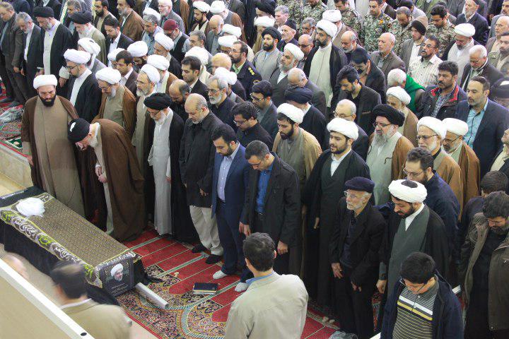 اقامه نماز بر پیکر حجت الاسلام والمسلمین صدوق